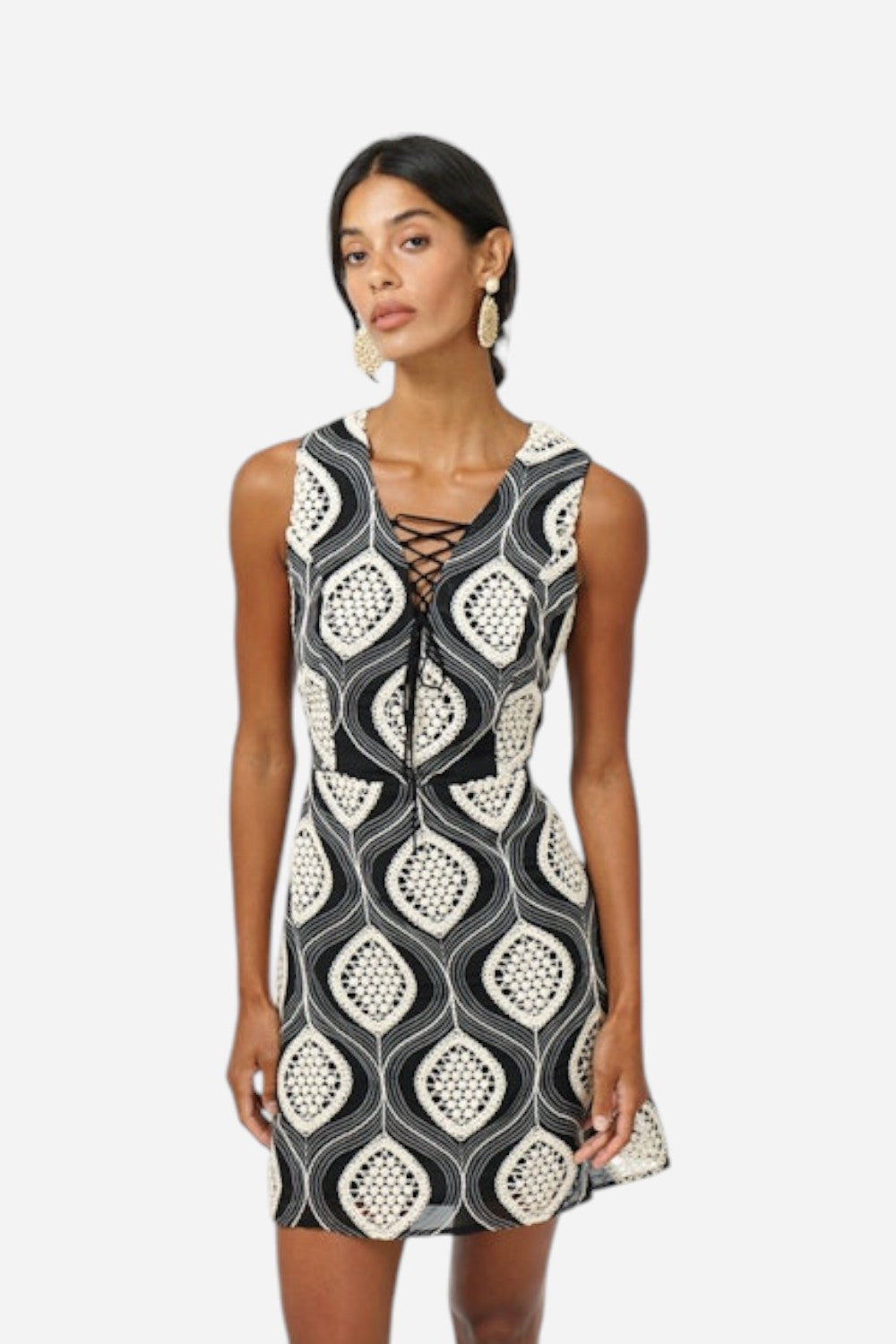 Adelyn Rae Naisha Crochet Embroidered V-Neck Sleeveless Sheath Mini Dress, Womens, M, Black/Cream