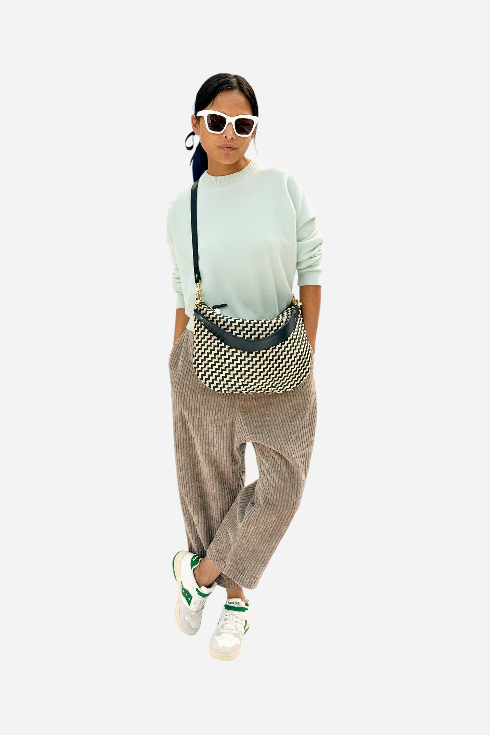 Clare_V_Moyen_Messenger_in_Bla