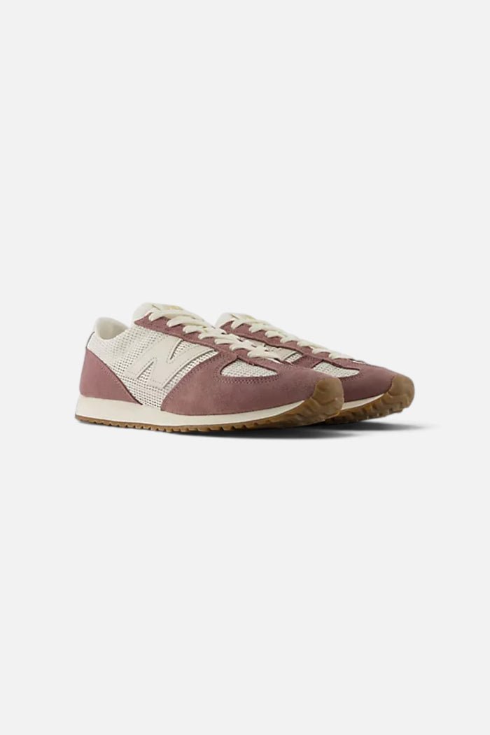 New Balance 471 women's sneaker in pebble cream with angora purple accents and hairy suede overlays, side profile.