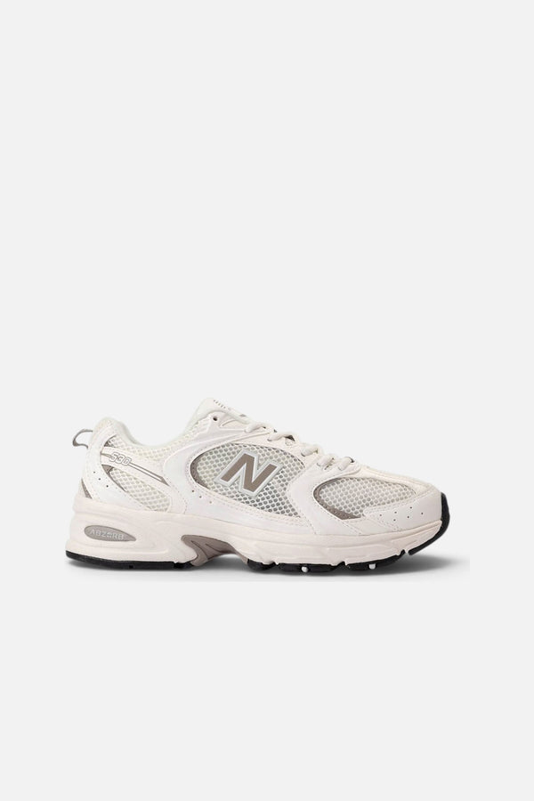 New Balance Unisex 530 Sneaker in Sea Salt and Arid Stone