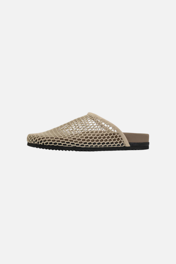 Roam Mesh Clog in Cream