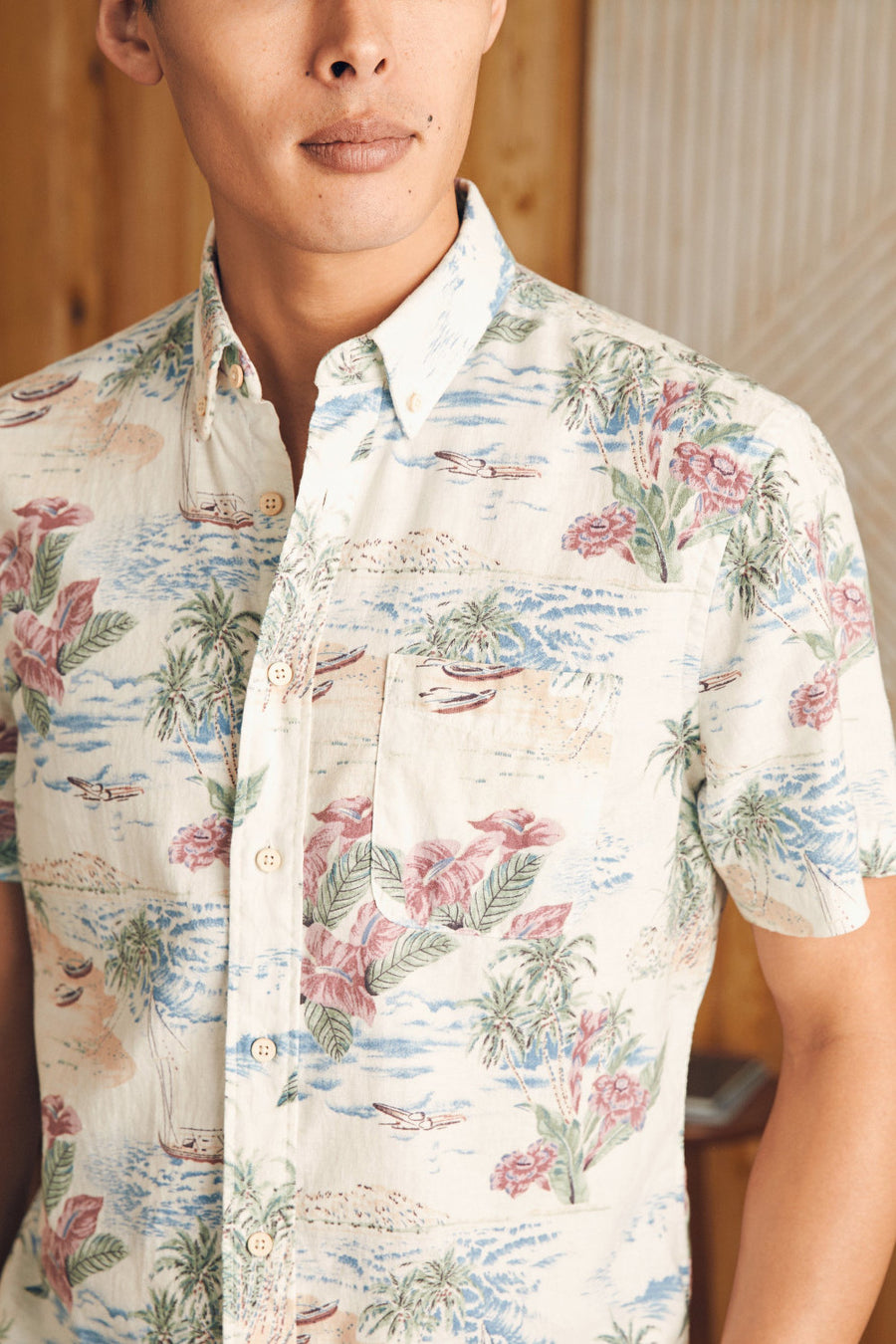 Faherty Short-Sleeve Breeze Shirt in Molokai Scenic Tropical