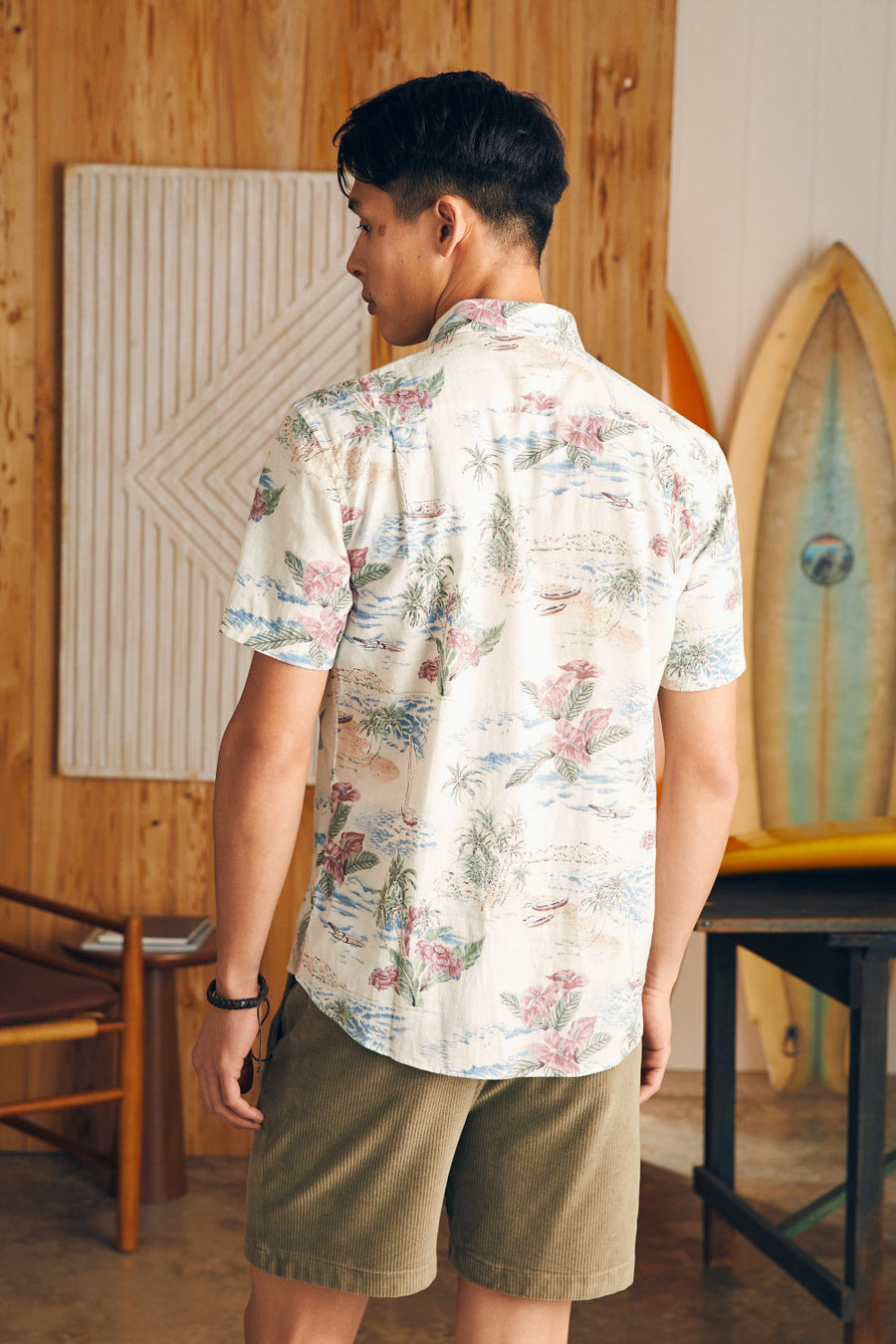 Faherty Short-Sleeve Breeze Shirt in Molokai Scenic Tropical