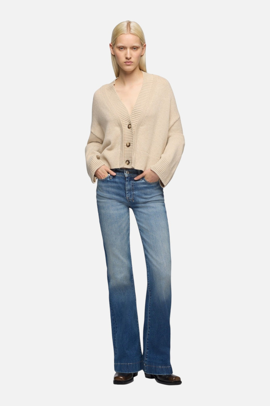 7 For All Mankind Dojo Jeans in Faded Echo – on model