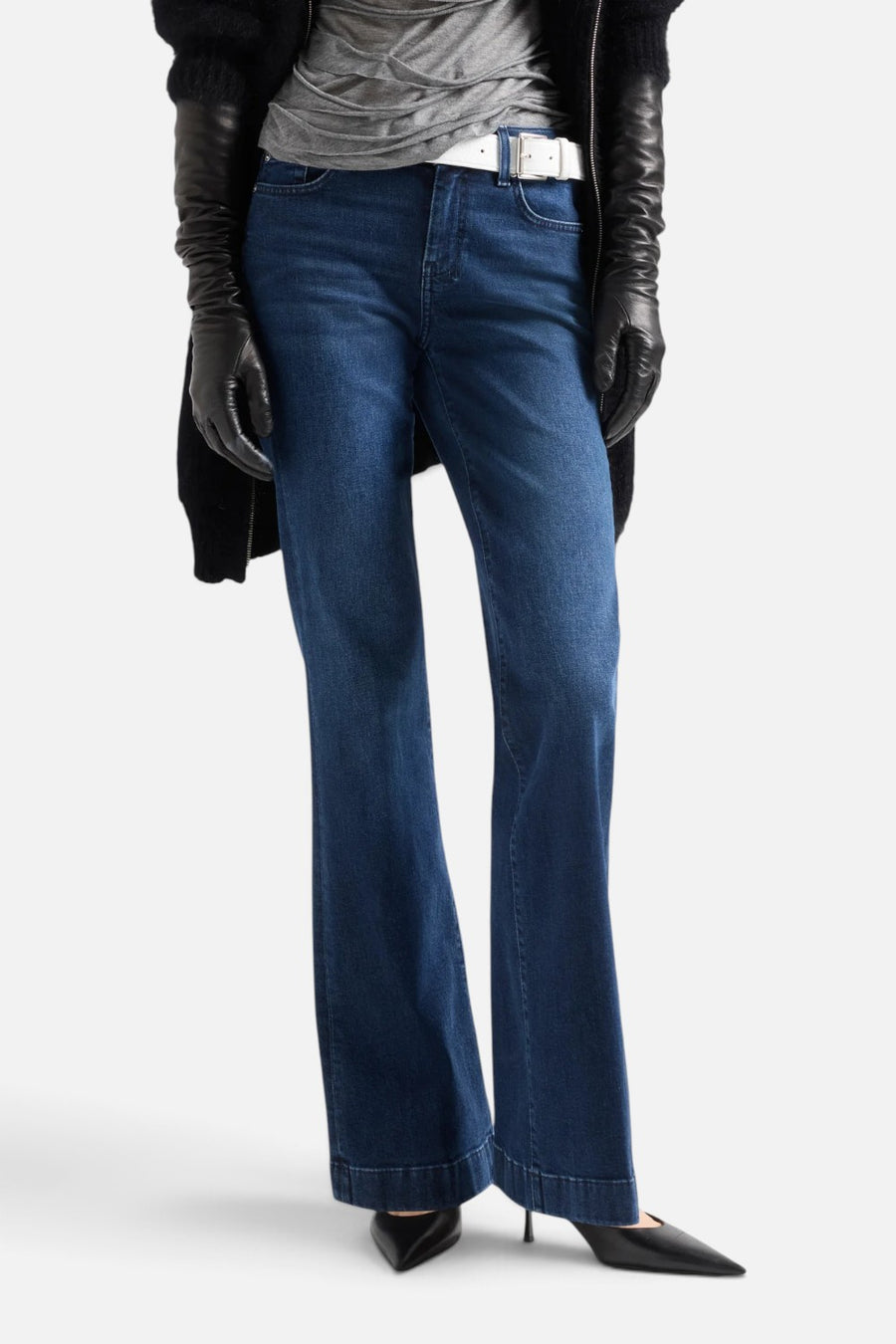 7 For All Mankind Dojo mid-rise bootcut jean in Shadowleaf dark wash, front view.