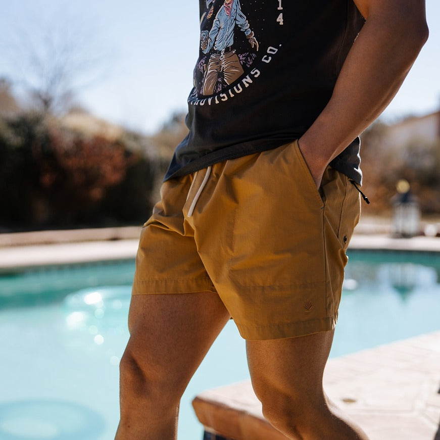 Sendero Provisions Bajada Hybrid Short in Desert Khaki