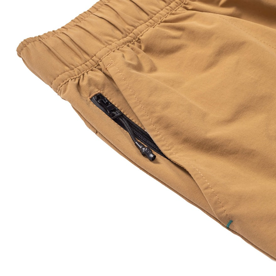 Sendero Provisions Bajada Hybrid Short in Desert Khaki