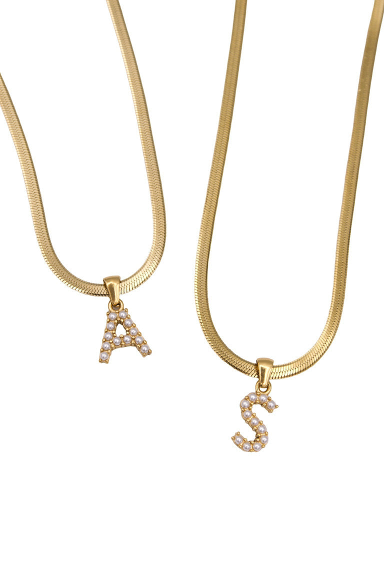 Farrah B Big Debut Pearl Initial Necklace - Letter B