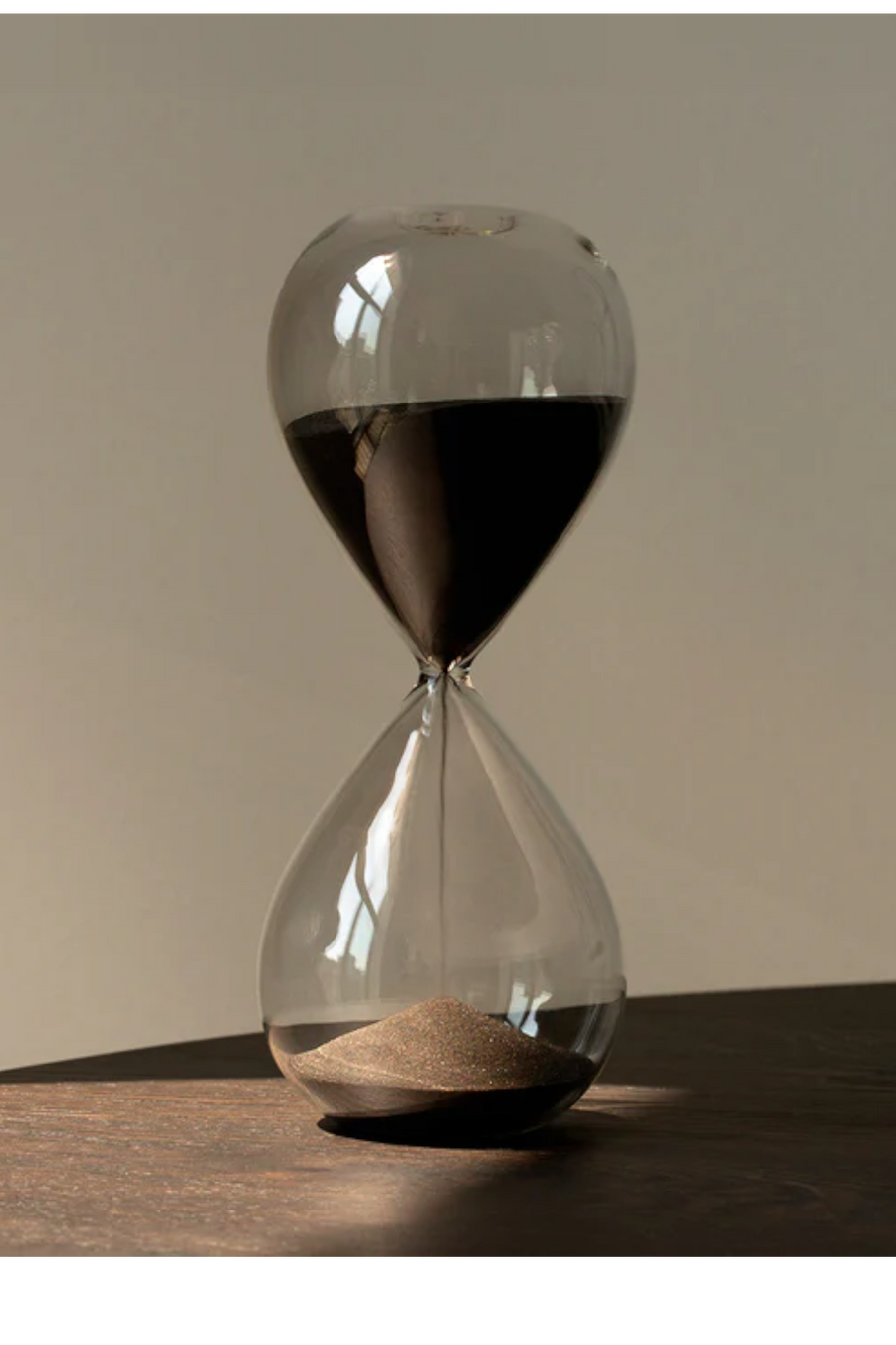 Gry Mattr Desktop Hourglass in Jet