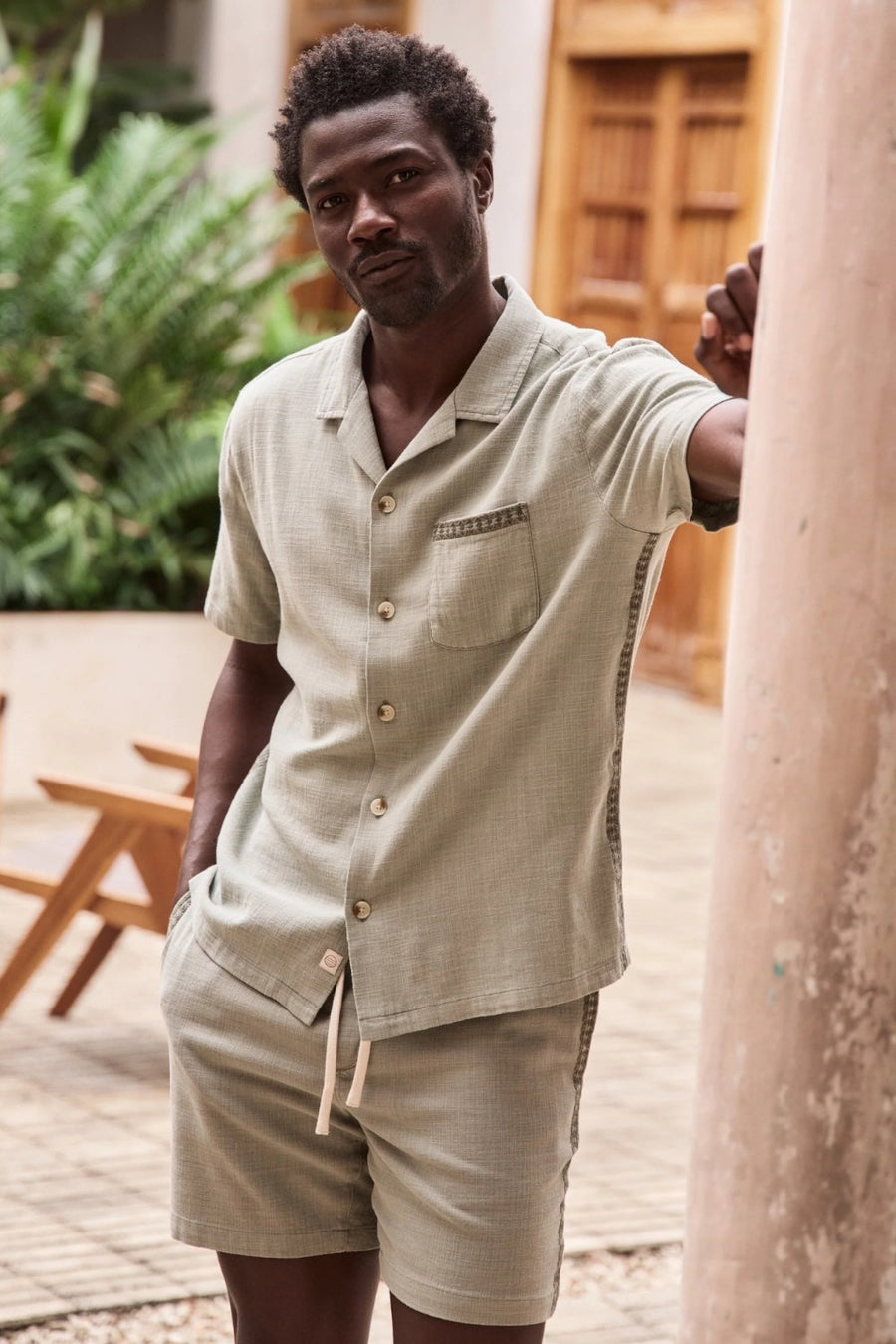 Marine Layer Stretch Selvage Embroidered Resort Shirt in Shadow