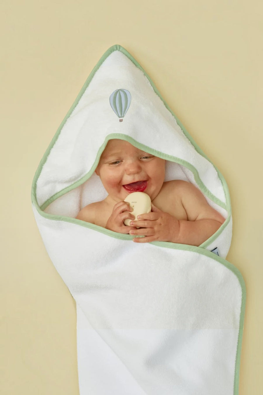 Weezie Ballon baby hooded towel in white organic cotton with blue piped details, alternate view 4