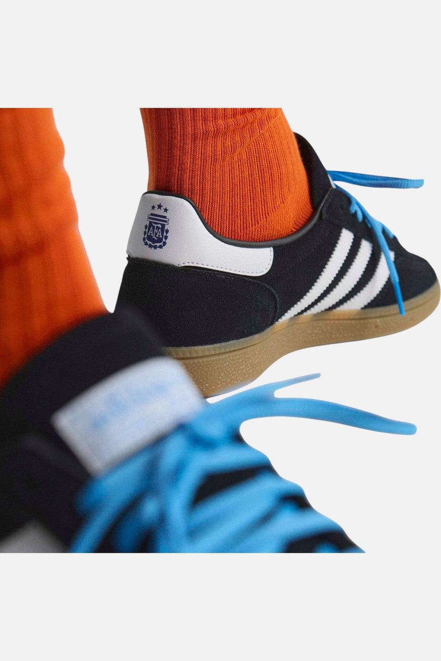 Adidas Argentina Handball Spezial Sneakers in Black & White – flat lay