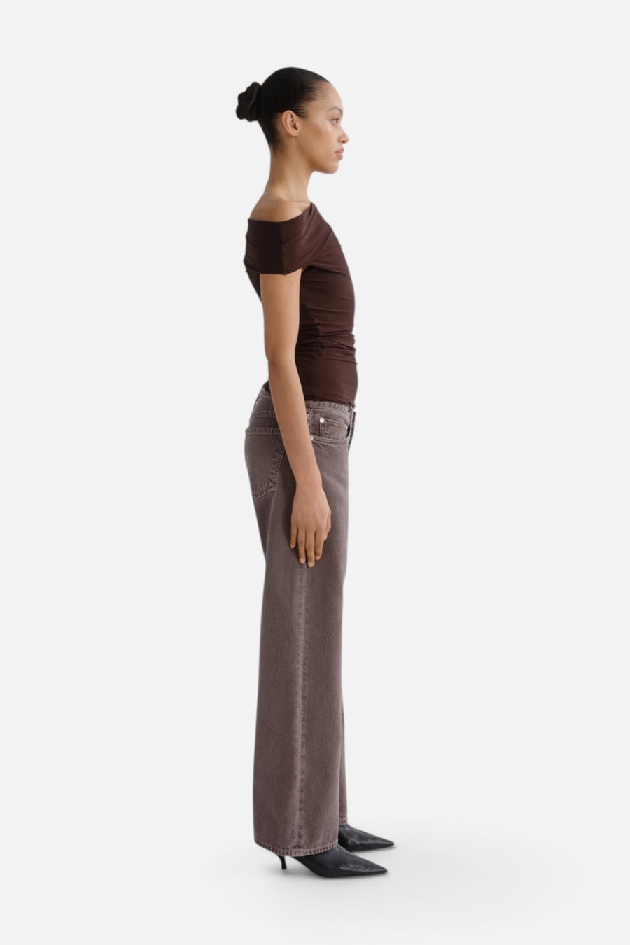 Agolde Carlin Top in Chocolate – side view
