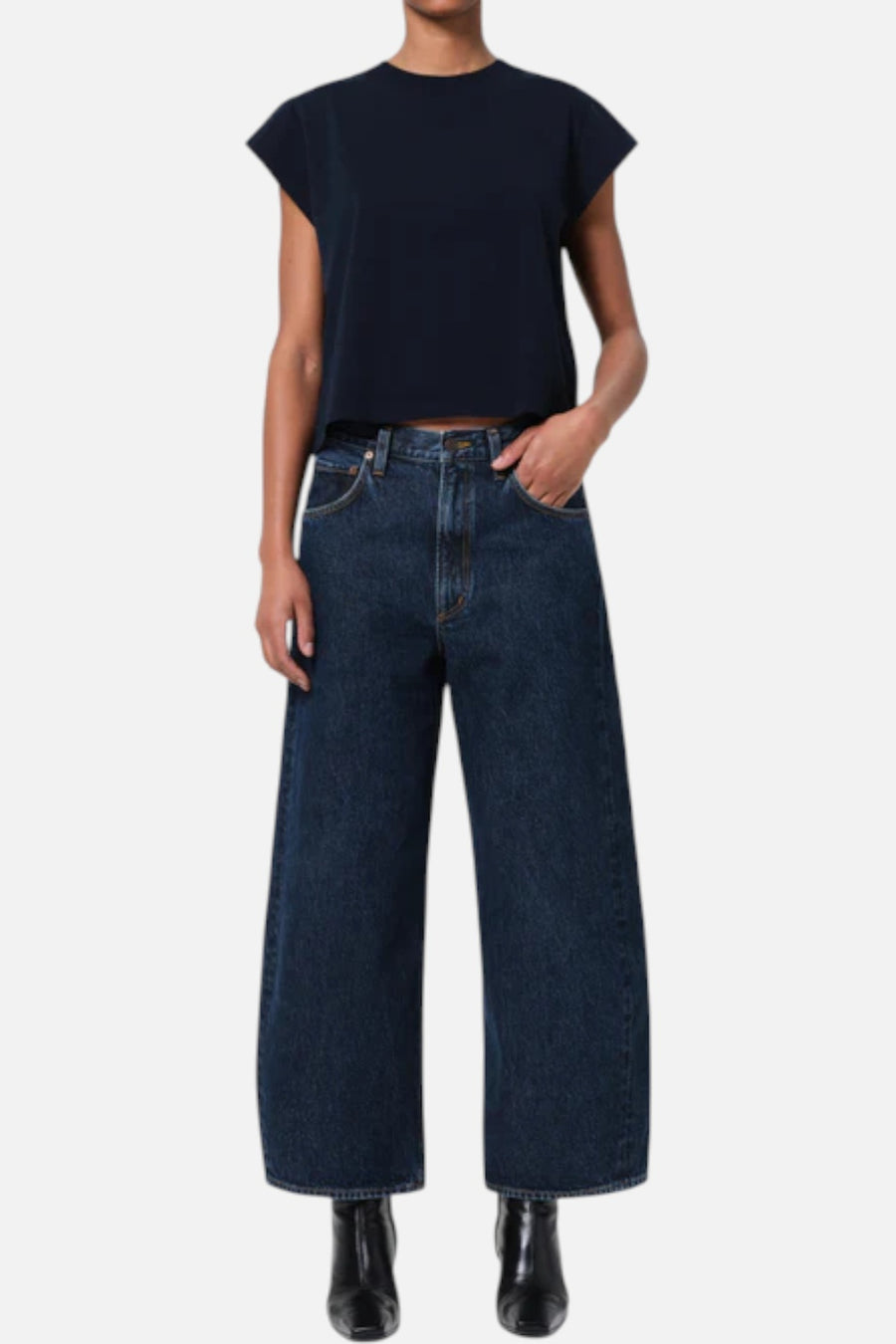 Agolde Low Curve Crop Jean in Pendulum – on model