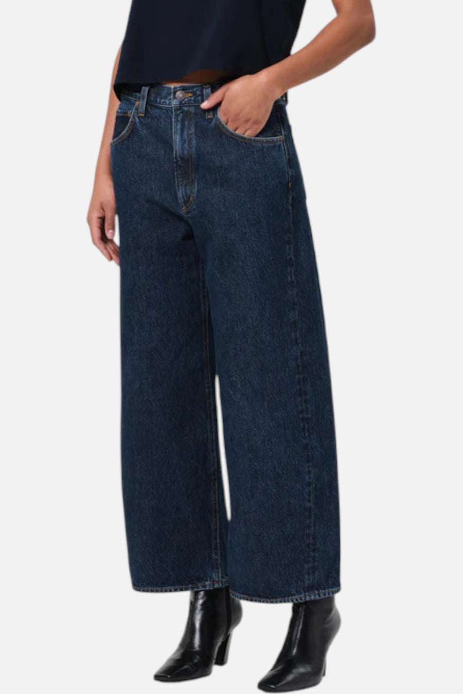Agolde Low Curve Crop Jean in Pendulum – on model