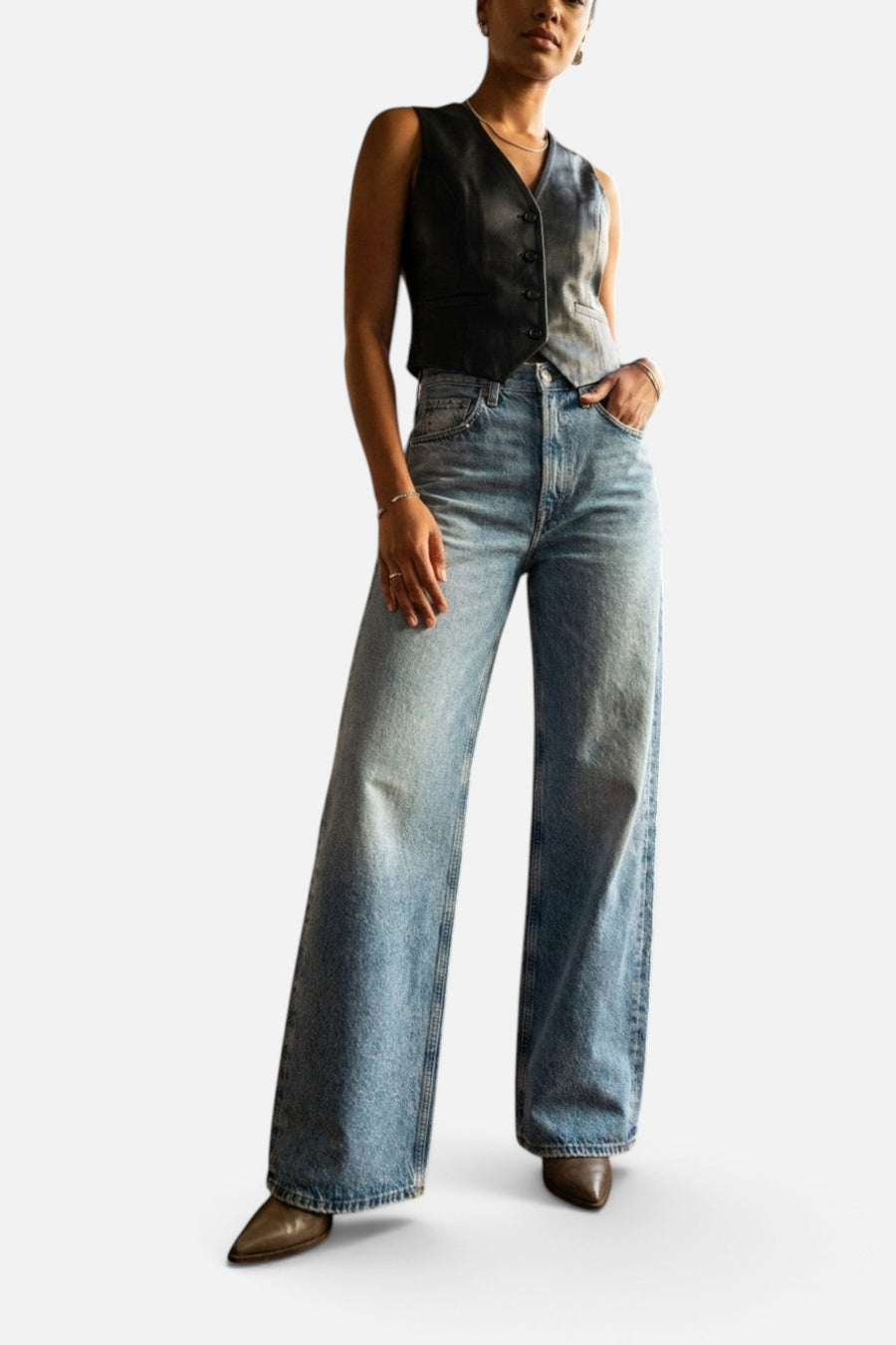 Agolde Low Curve Jean in Venture – on model