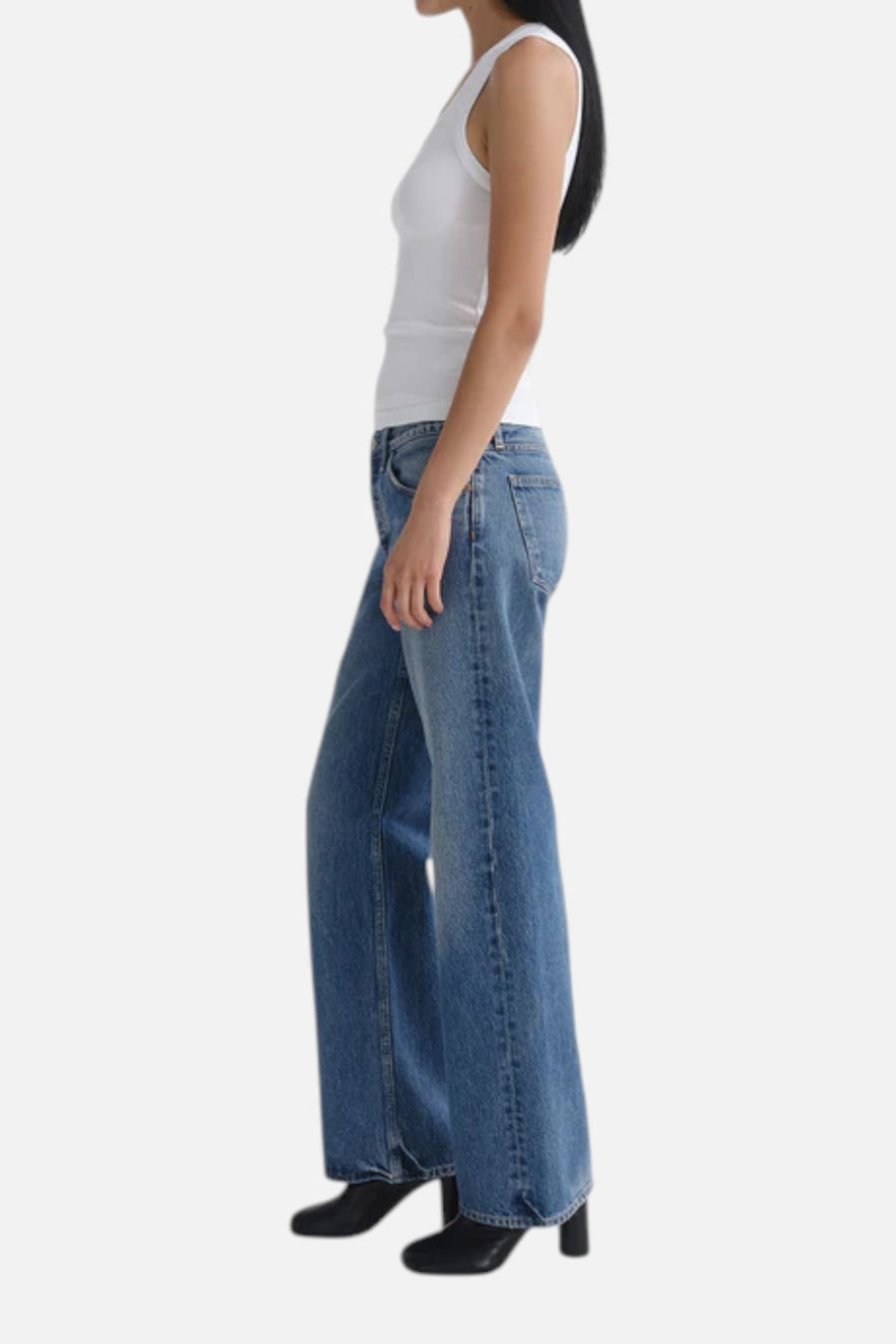 Agolde Low Rise Loose Fit Jean in Liberty – on model