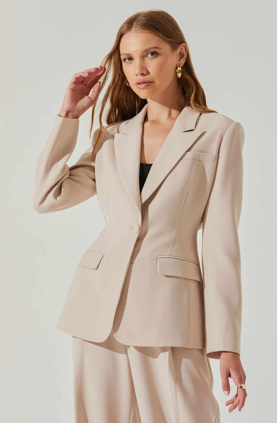 ASTR The Label Rubina Cutout Blazer in Natural – detail