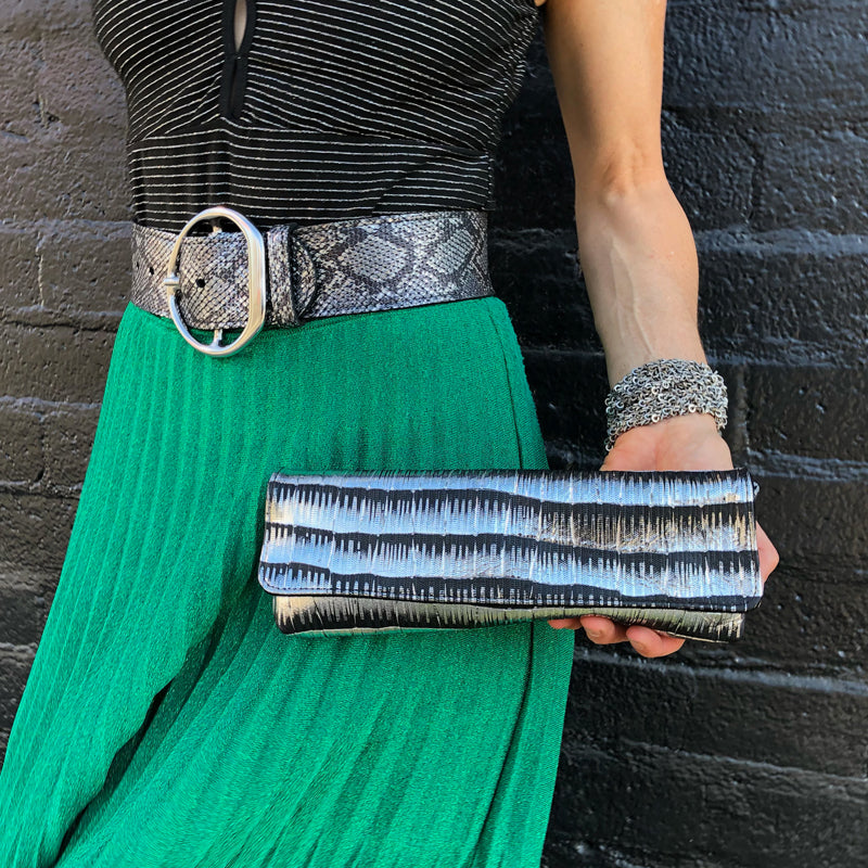 Baguette Clutch - Grey Snake – detail
