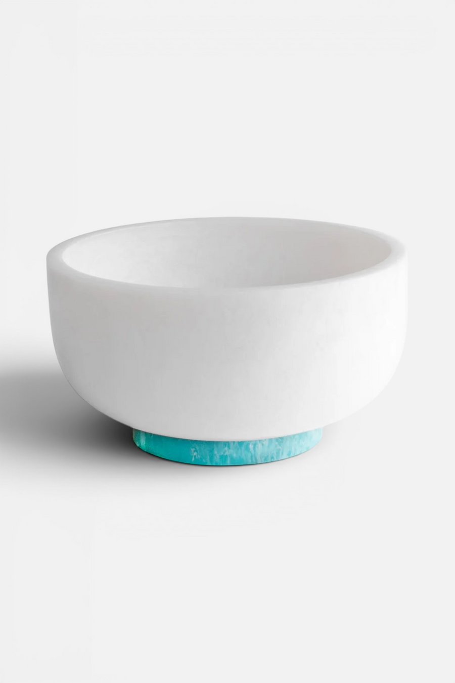 Beatriz Ball Rio Large Bowl with Base in White and Turqoise – front view