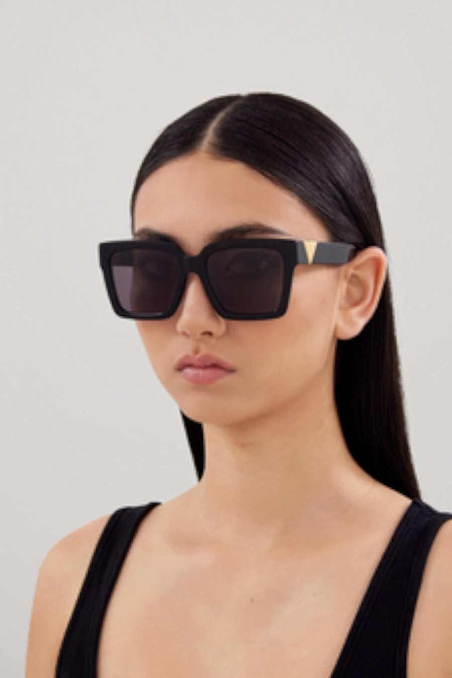 Bottega Veneta New Classic Sunglasses in Black – side view