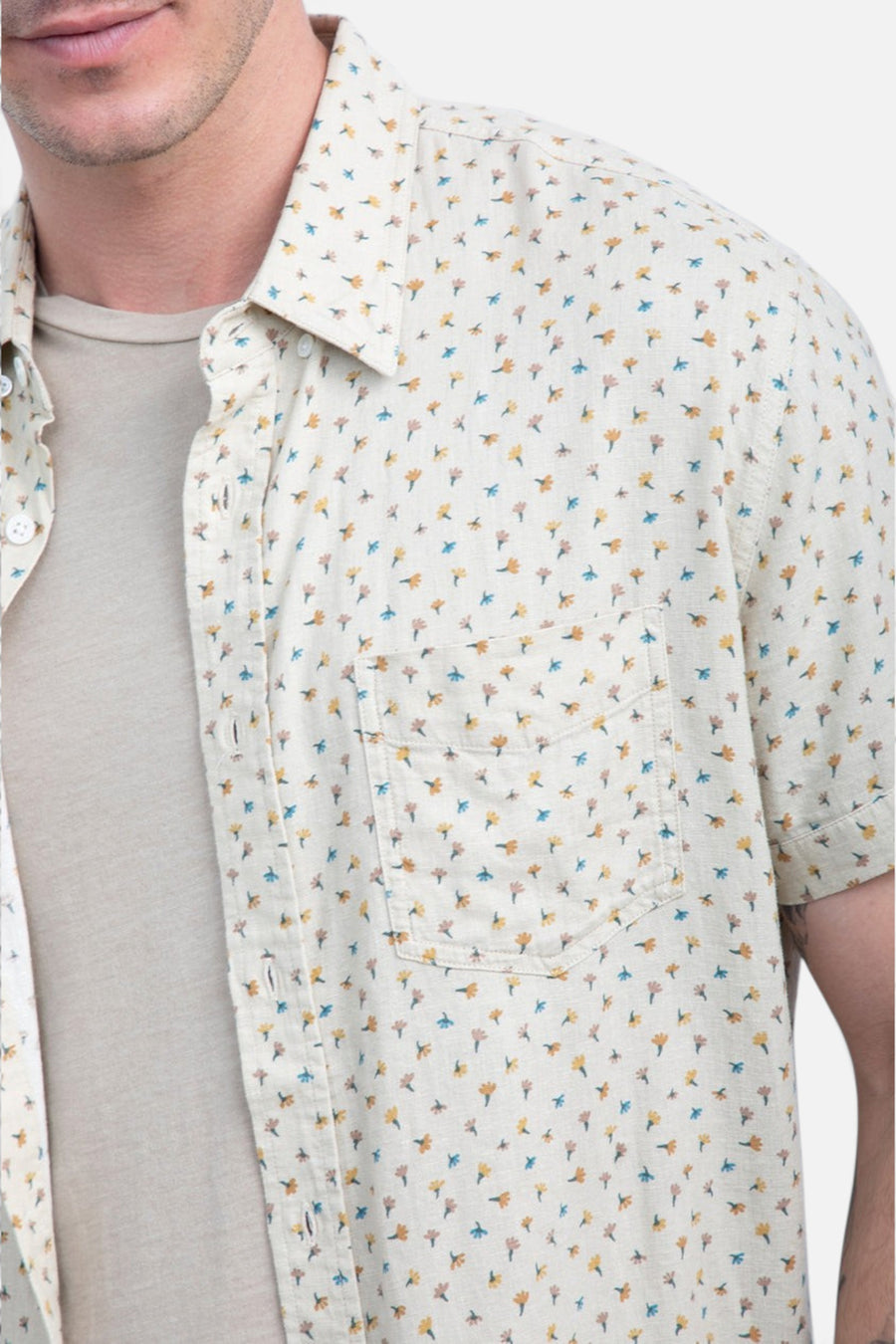 Carson Short Sleeve Button Up Shirt in Daisy Chain Desert – back view