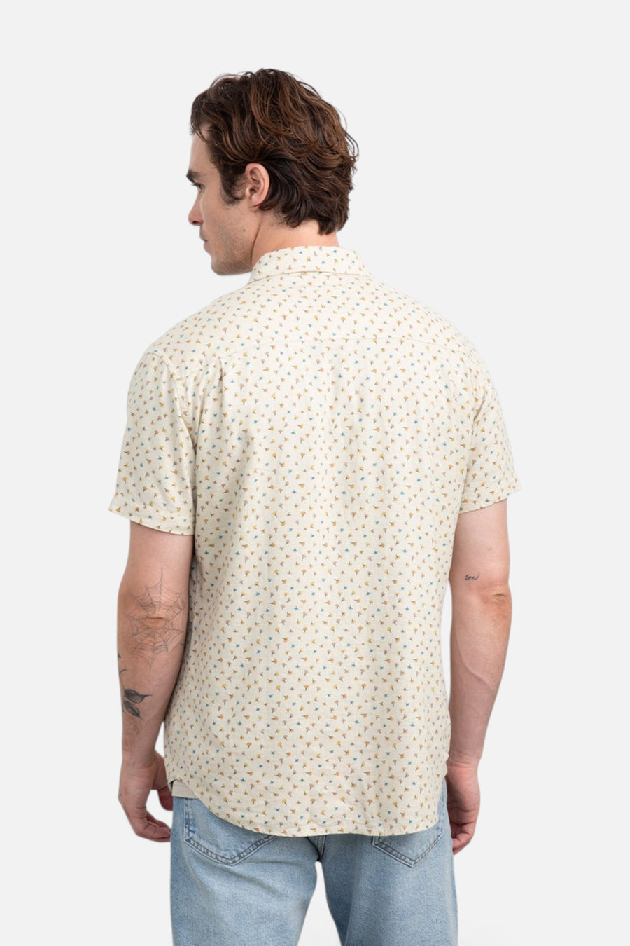 Carson Short Sleeve Button Up Shirt in Daisy Chain Desert – detail