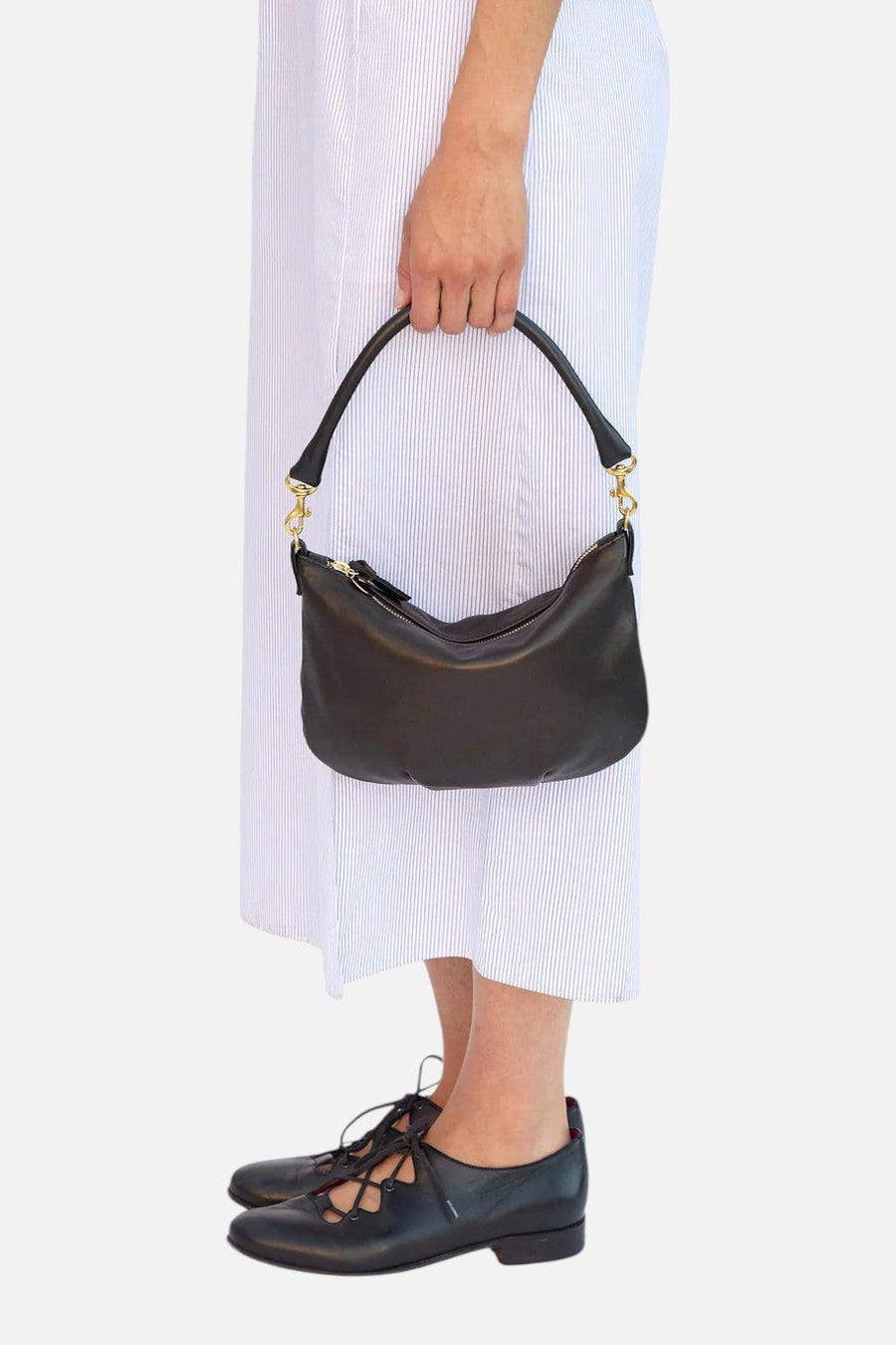 Clare V Petite Moyen Messenger Bag in Black – detail