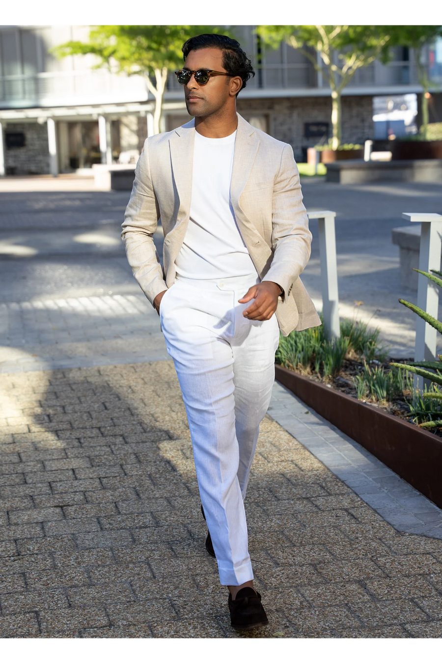 Collars & Co Lorenzo Linen & Cotton Blazer in Sand – detail