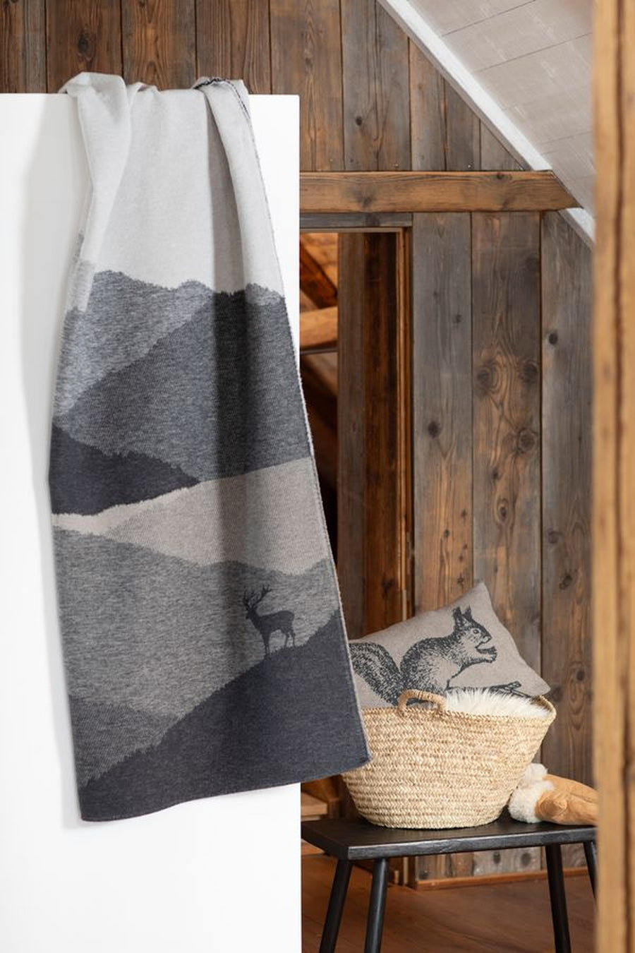 David Fussenegger Luca Throw in Mountain Silhouettes Anthracite – alternate
