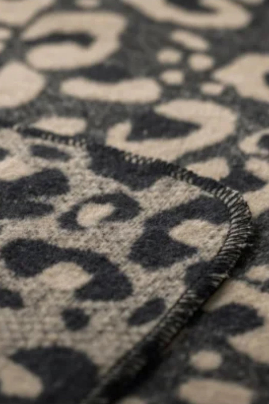 David Fussenegger Silvretta Cotton Throw "Leo" – back view