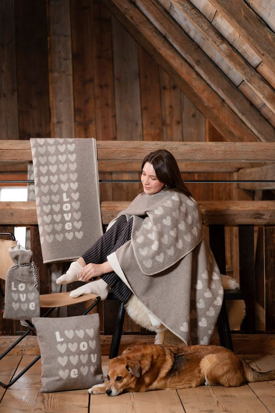 David Fussenegger Sylt Throw in Hearts Smoke – alternate