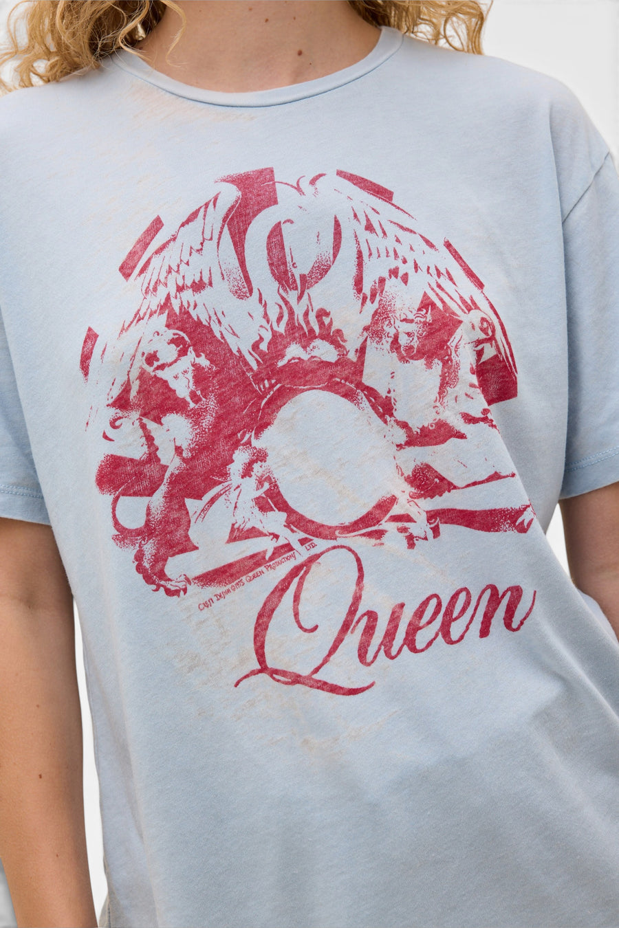 Daydreamer Queen Best Friend Burnout Boyfriend Tee in Powder Blue – detail