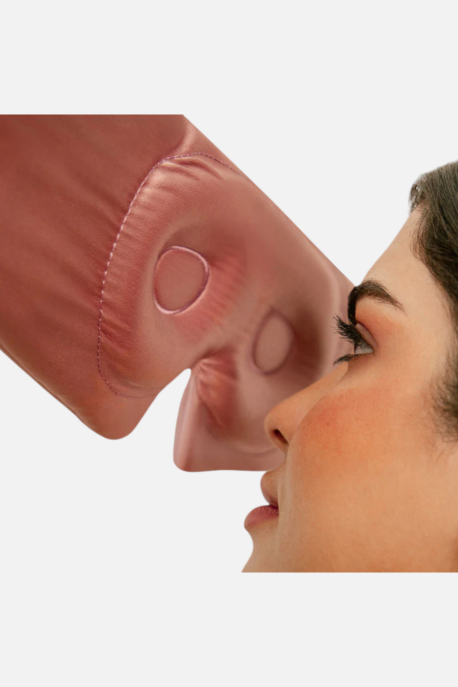 Drowsy Silk Eyelash-Protecting Sleep Mask in Damask Rose – side view