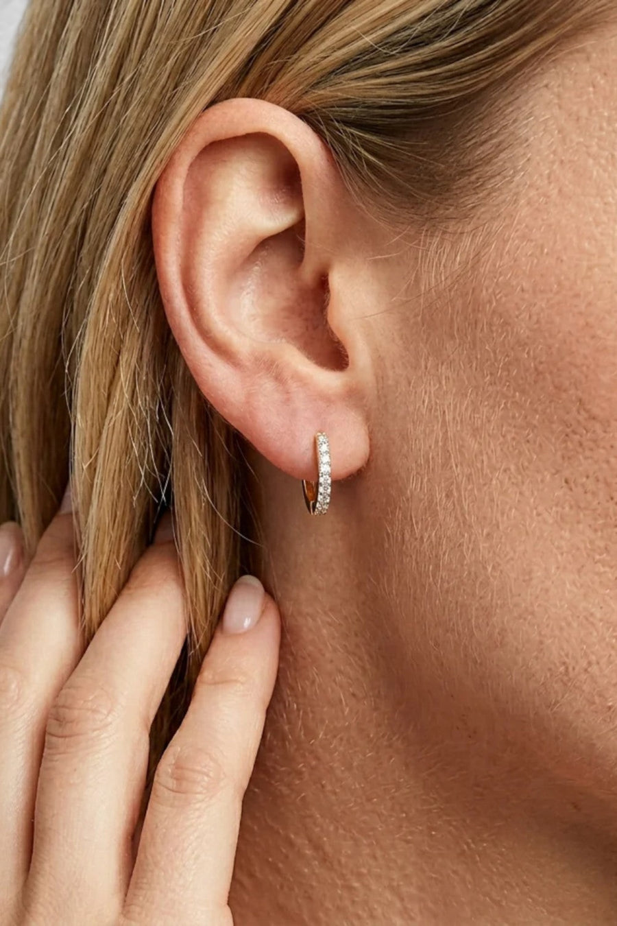 Ella Stein Classic Pave Diamond Huggie Earrings – detail