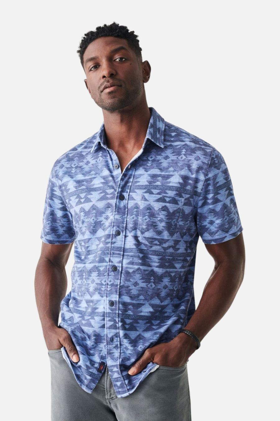 Faherty Doug Good Feather Short Sleeve Knit Seasons Shirt in Six Rivers Sky – on model