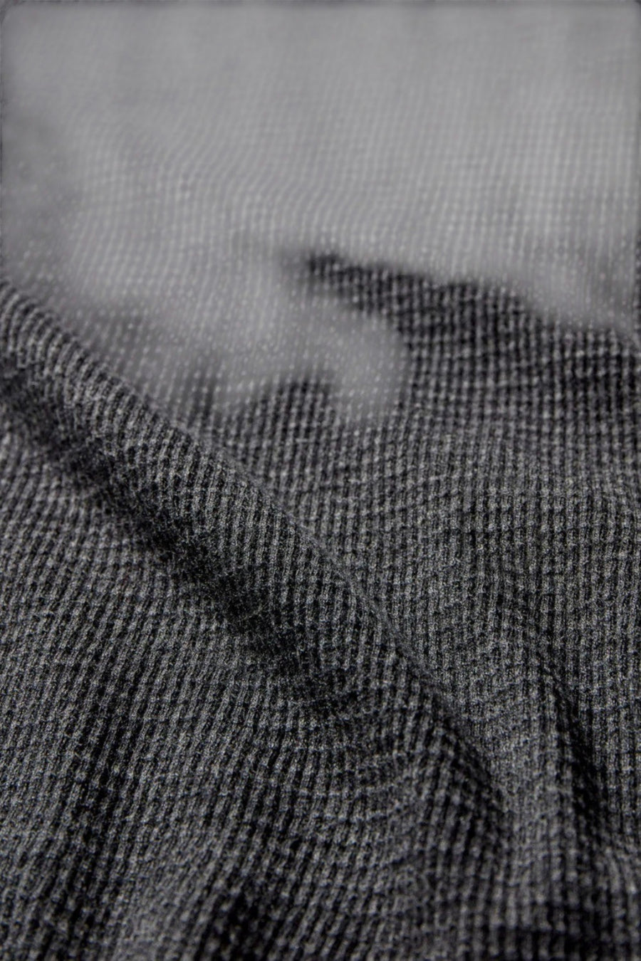 Faherty Long Sleeve Cloud Waffle Crew in Charcoal Heather – detail