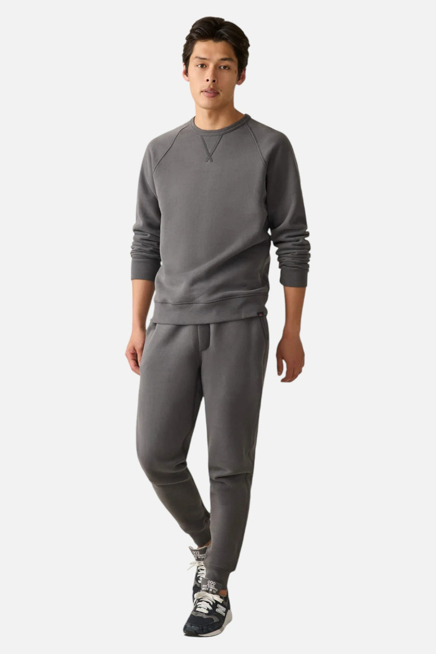 Faherty Men's High Standard Fleece Sweatpant in Mountain Black – on model