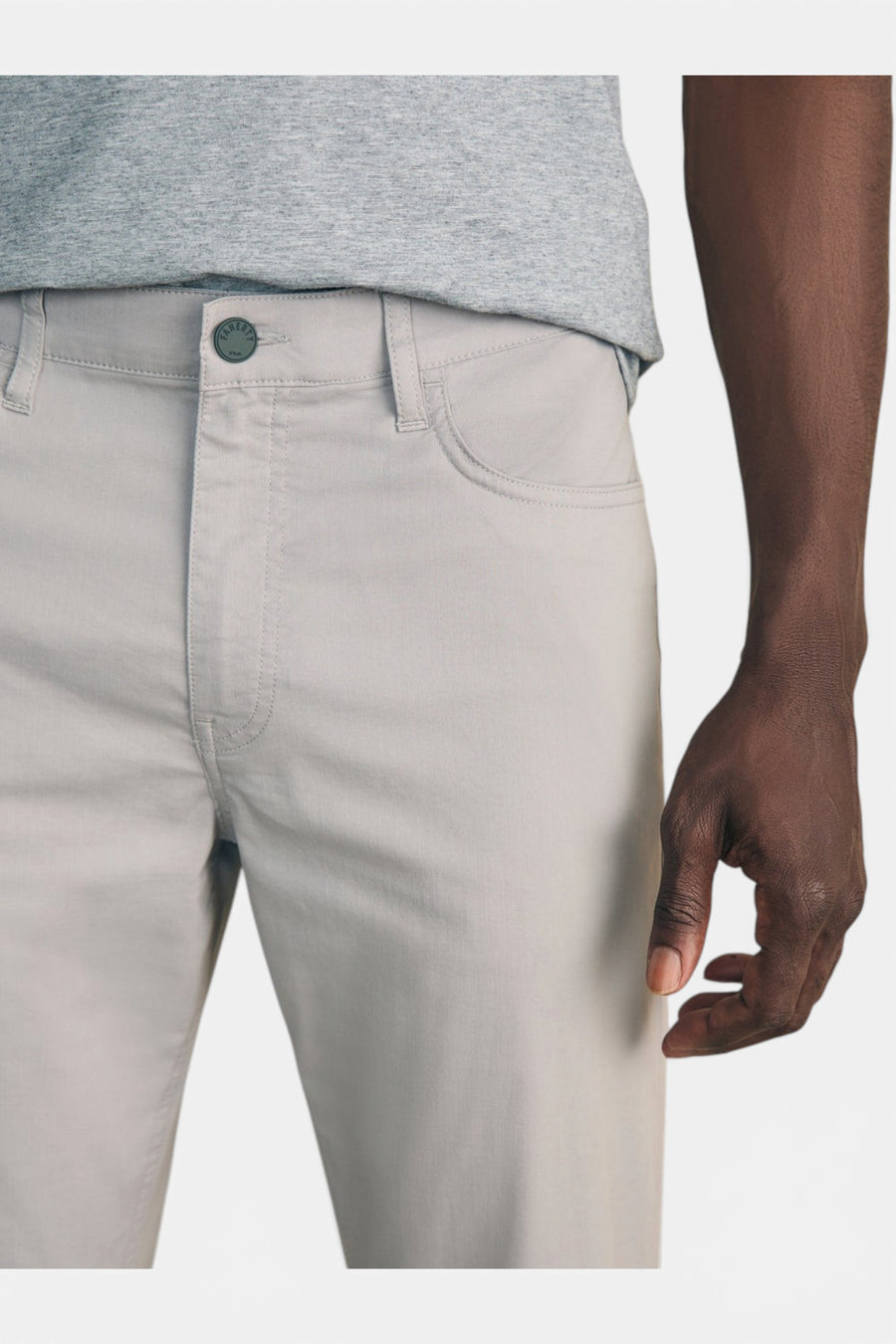 Faherty Movement 5-Pocket Pant in Fossil – detail