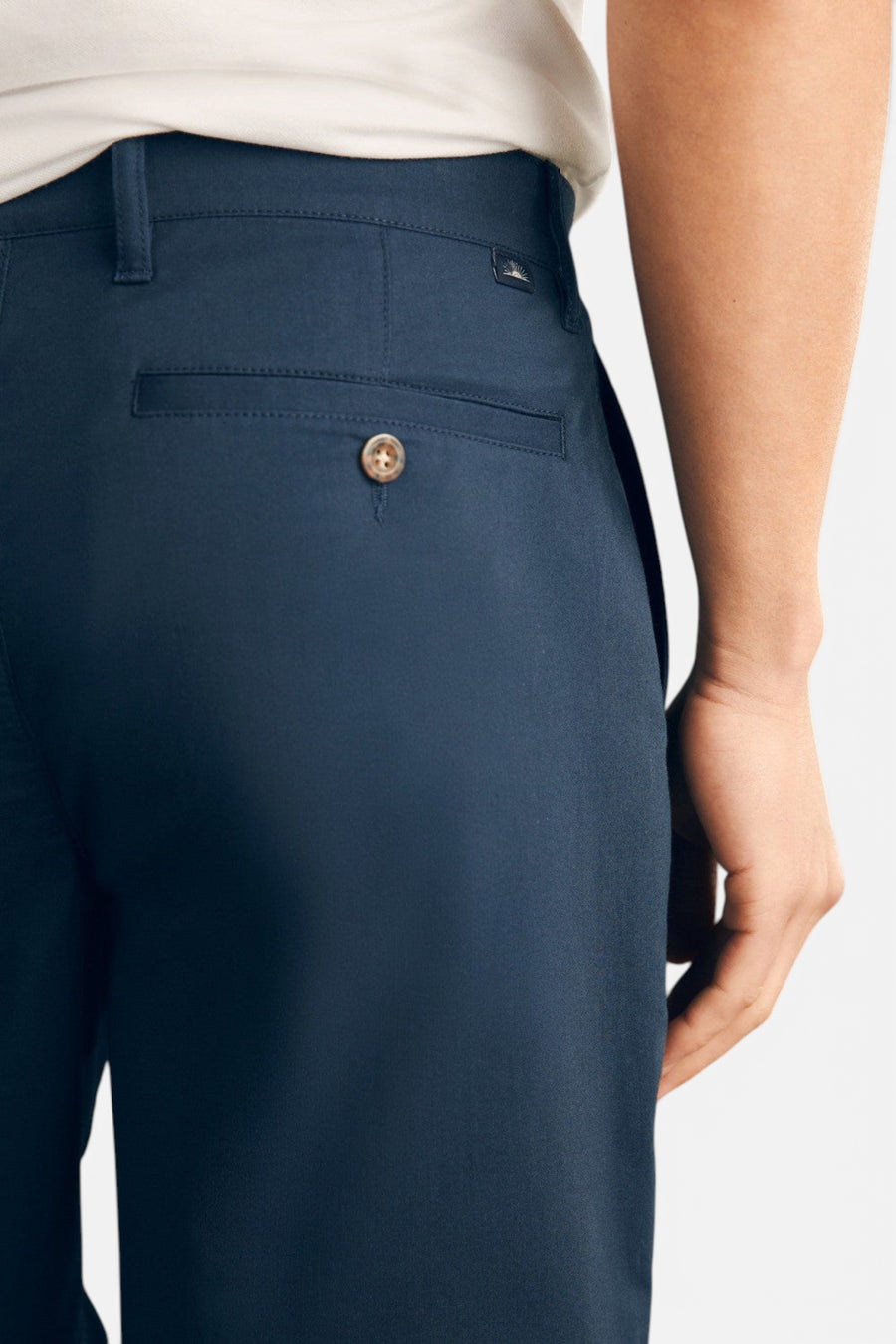 Faherty Movement Chino Short 8" in Navy – detail