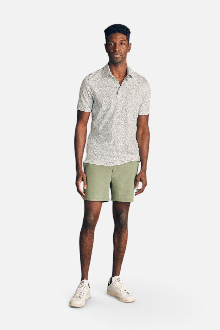 Faherty Movement Short-Sleeve Pique Polo Shirt in Sky Canopy Print – detail