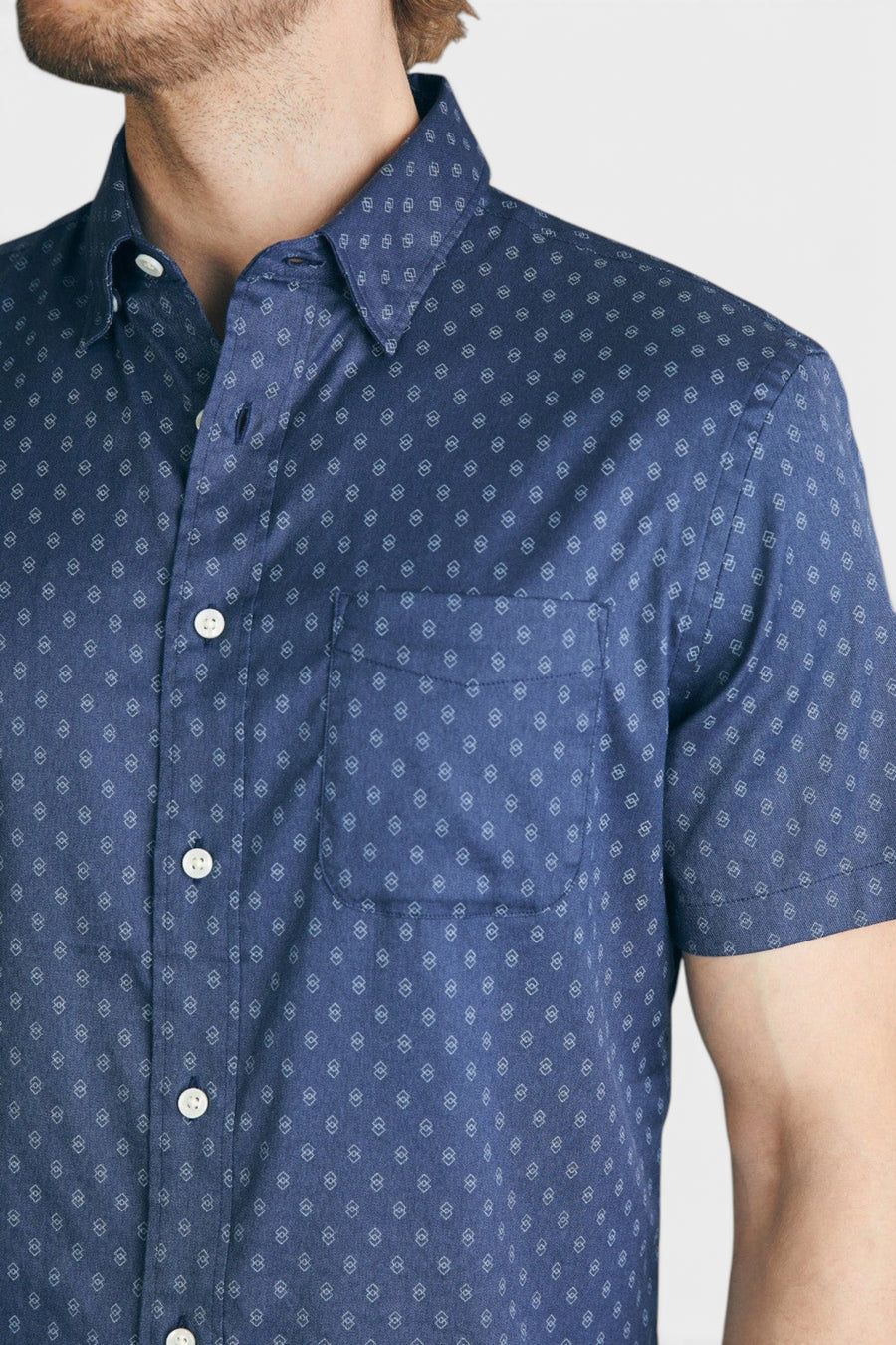 Faherty Movement Short-Sleeve Shirt in Navy Dusk Diamond Print – back view