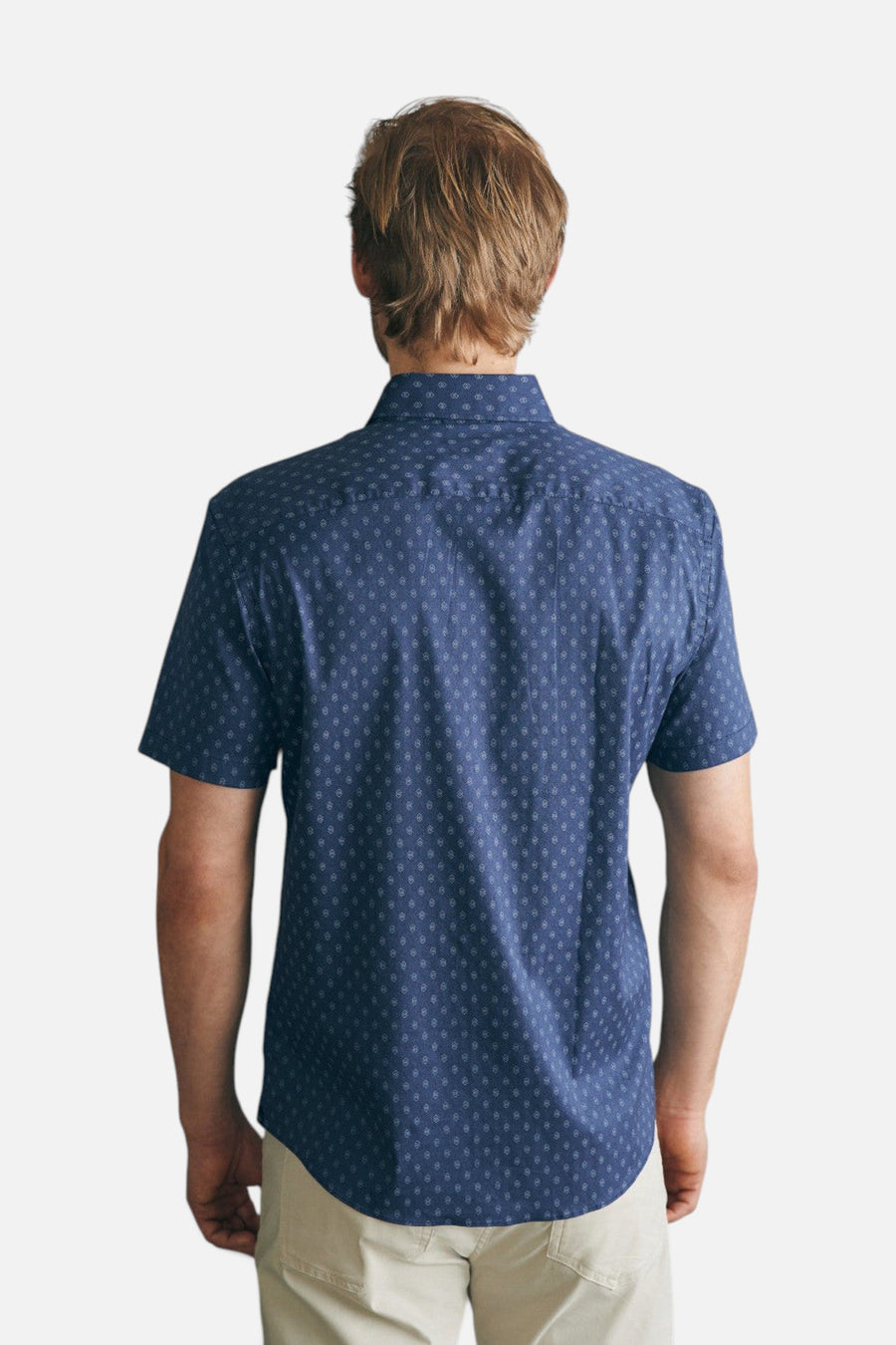 Faherty Movement Short-Sleeve Shirt in Navy Dusk Diamond Print – flat lay