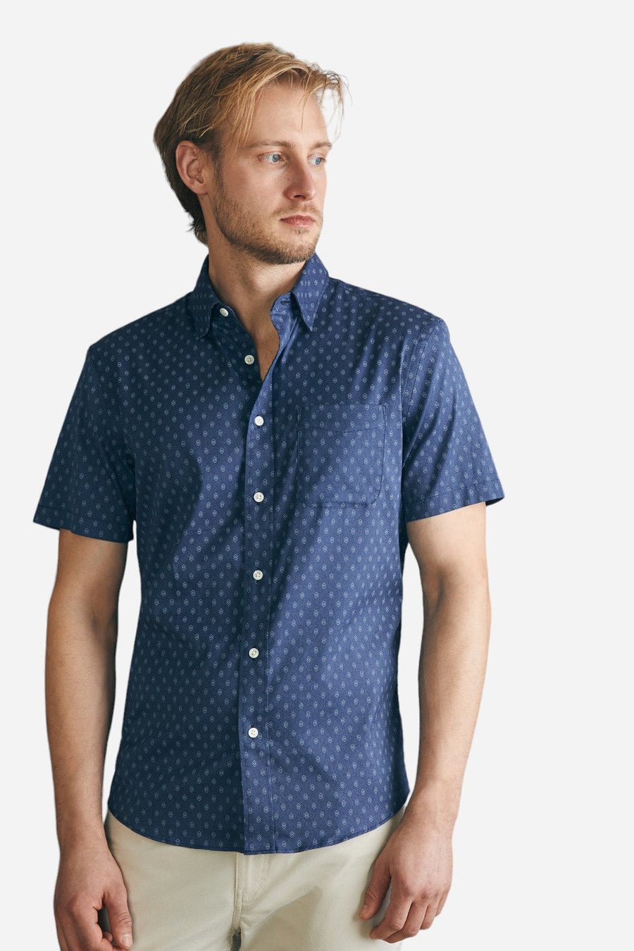 Faherty Movement Short-Sleeve Shirt in Navy Dusk Diamond Print – front view