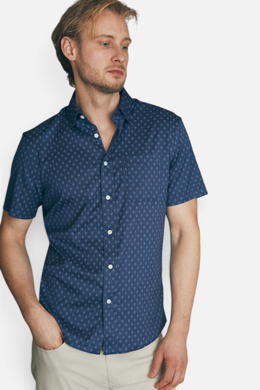 Faherty Movement Short-Sleeve Shirt in Navy Dusk Diamond Print – side view