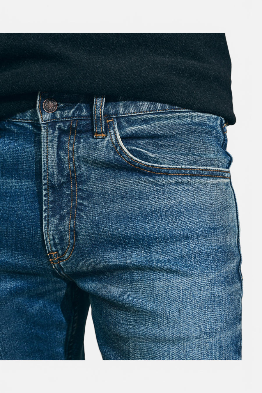 Faherty Organic Cotton Slim Straight Denim 32" in East Lake Wash – detail
