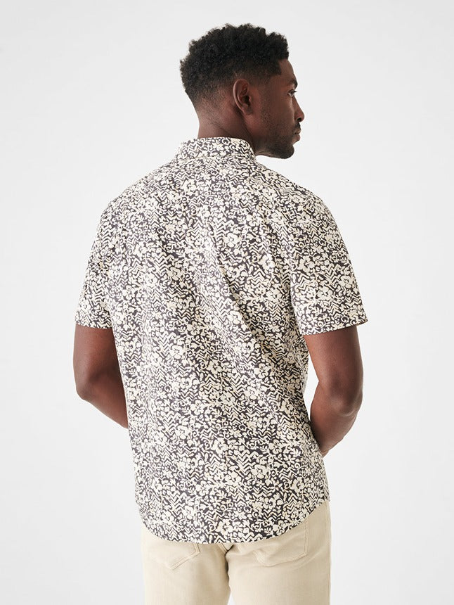 Faherty Short-Shirt Stretch Playa Shirt in Washed Black Hilo Floral – alternate