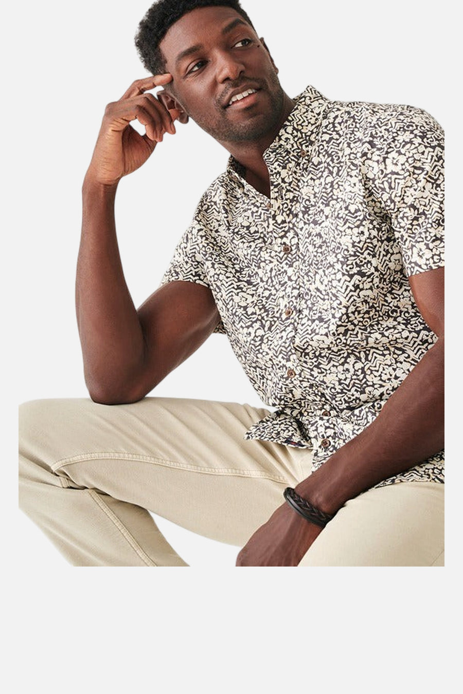 Faherty Short-Shirt Stretch Playa Shirt in Washed Black Hilo Floral – side view