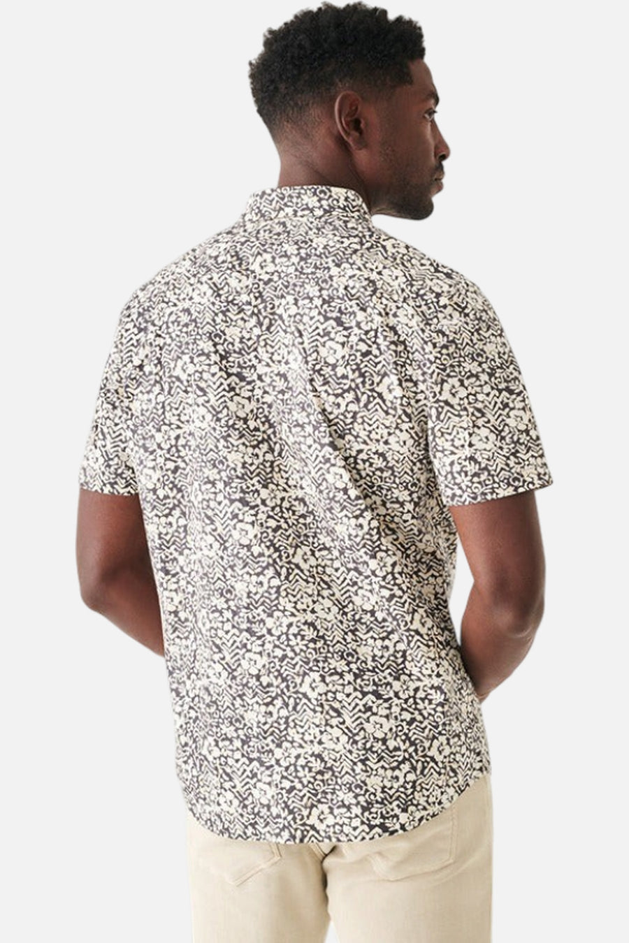 Faherty Short-Shirt Stretch Playa Shirt in Washed Black Hilo Floral – side view