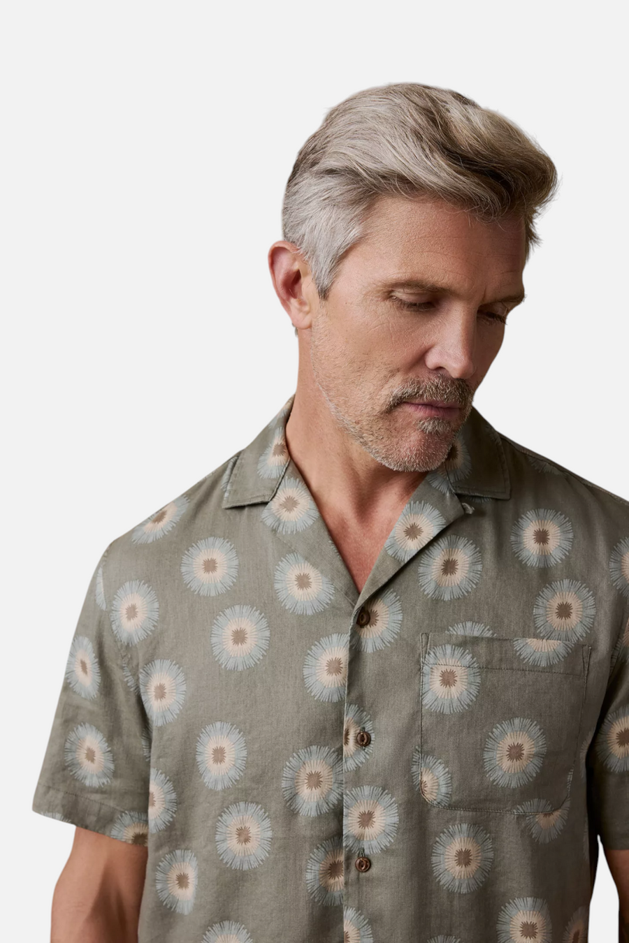 Faherty Short Sleeve Breeze Camp Shirt in Island Olive Firework – detail